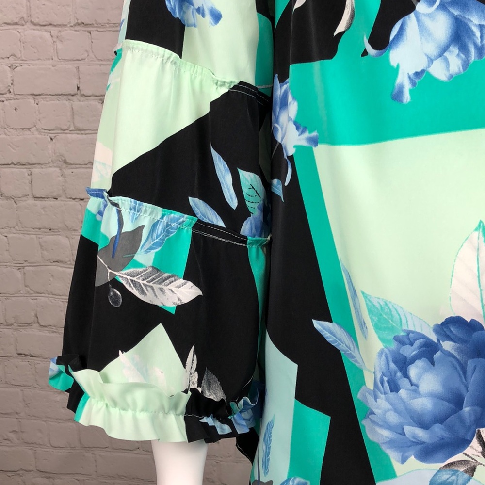 0X 1X 3X Alfani Green/Black Floral Bell Sleeve Top - Picture 6 of 6